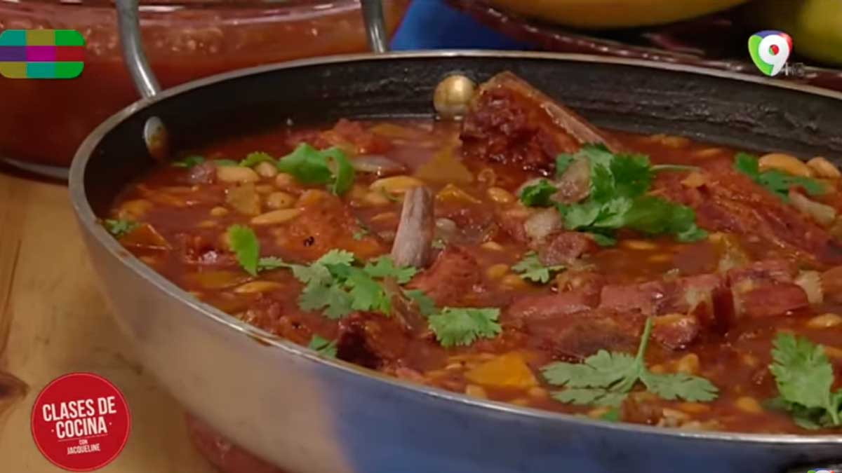 Cazuela de Costilla y Habichuelas / Chutney de Tomate en Clases de Cocina con Jacqueline Henriquez