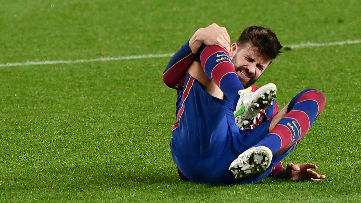 Piqué sufre un esguince de rodilla a una semana del PSG