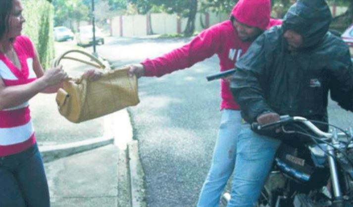 venezolano atracaba en la Autopista Las Américas