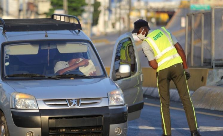 Transportista detenido en toque de queda