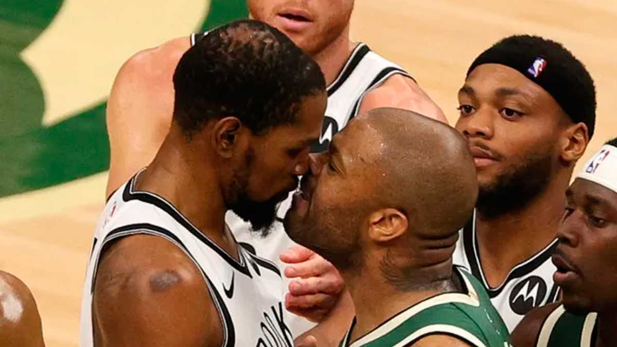 Fuerte intercambio de palabras entre Kevin Durant y P.J. Tucker en el juego Bucks-Nets