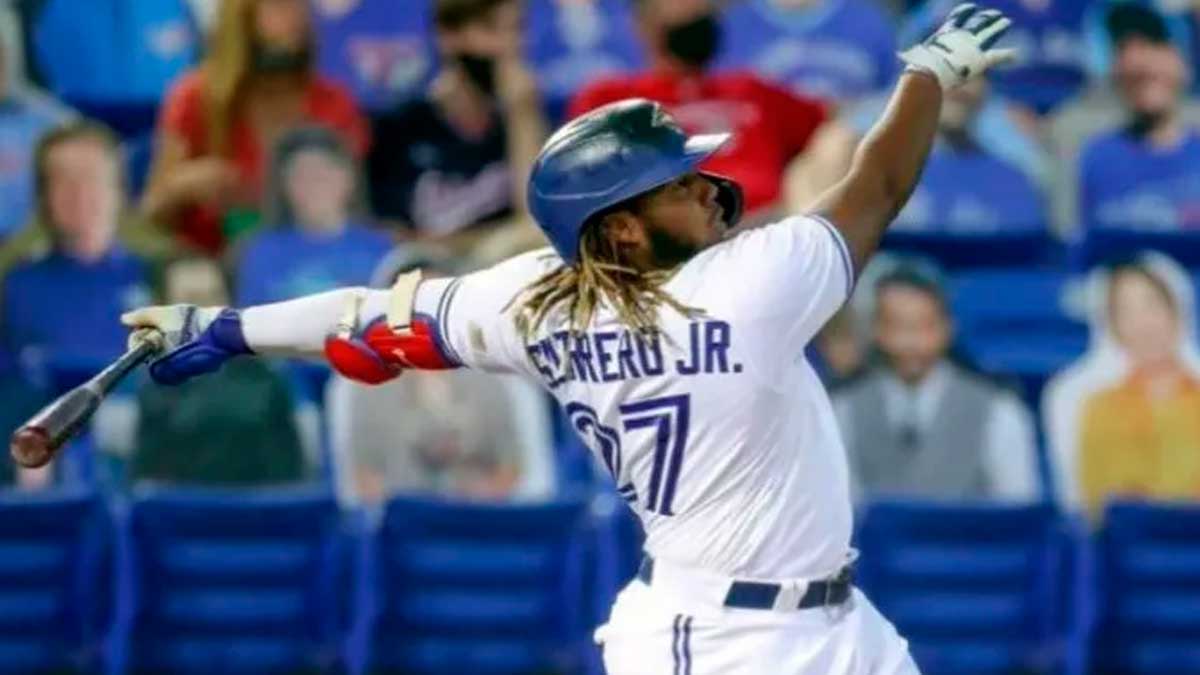 Vladimir Guerrero Jr. dispara su cuadrangular 24 y retoma su liderato