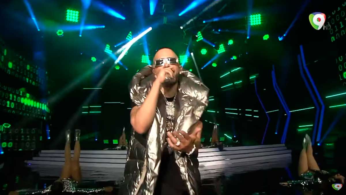 Yandel recibe Soberano Internacional en Premios Soberano 2021