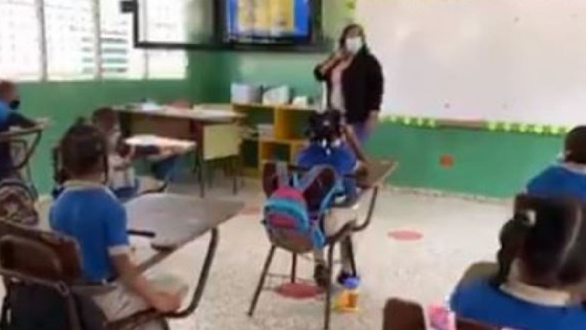 Escuelas toman distancia ante contagios covid-19