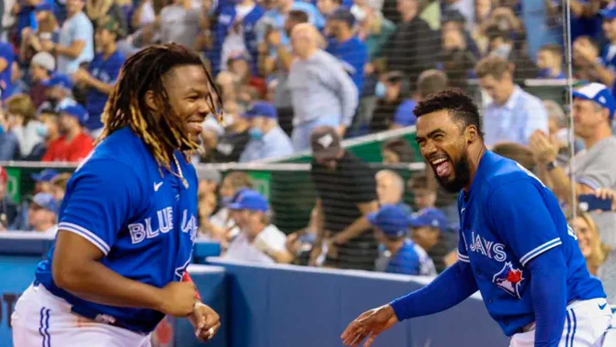 Reconocen en Toronto a los jugadores Vladimir Guerrero Jr. y Teoscar Hernández