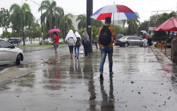 Aguaceros y tornadas en RD