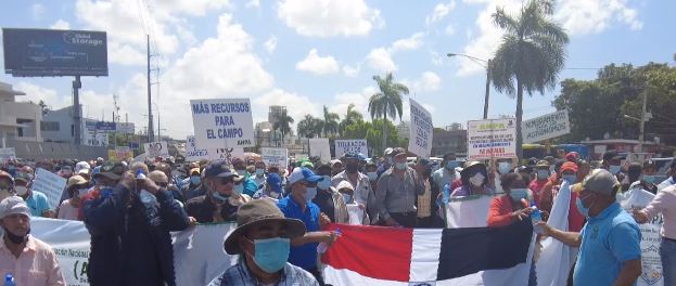 Protestan contra Limbert Cruz