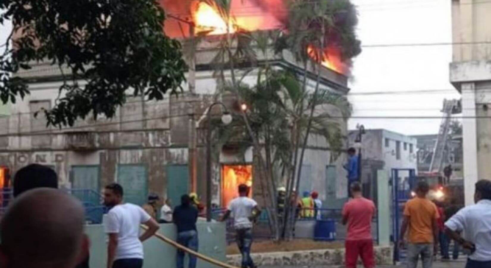 Bomberos murieron en incendio en Casa Mora