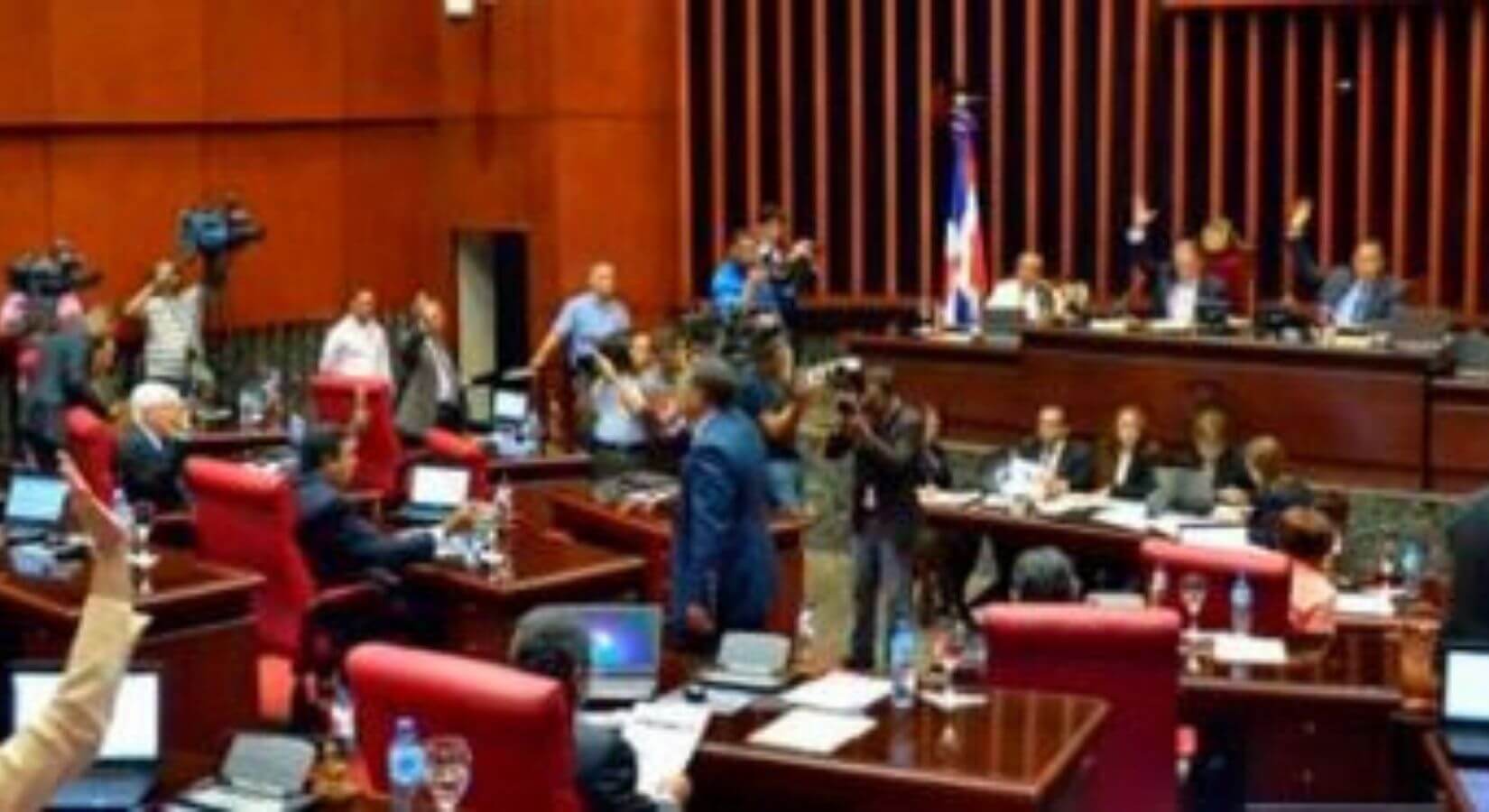 Senadores se pelean por barrilito