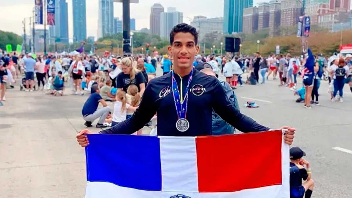 Moises Salazar, primer dominicano en llegar a la meta en el maratón de Chicago