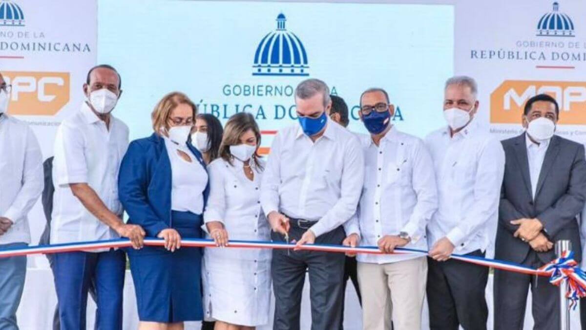 Presidente Abinader inaugura Trébol en San Cristóbal