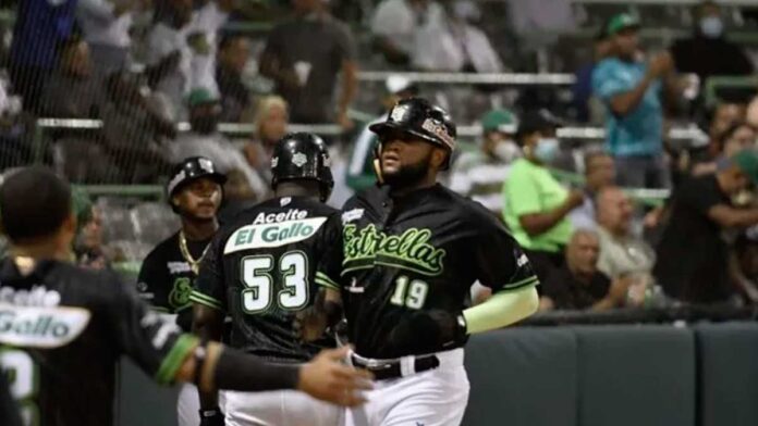 Estrellas vencen a Leones y se mantienen en la primera posición