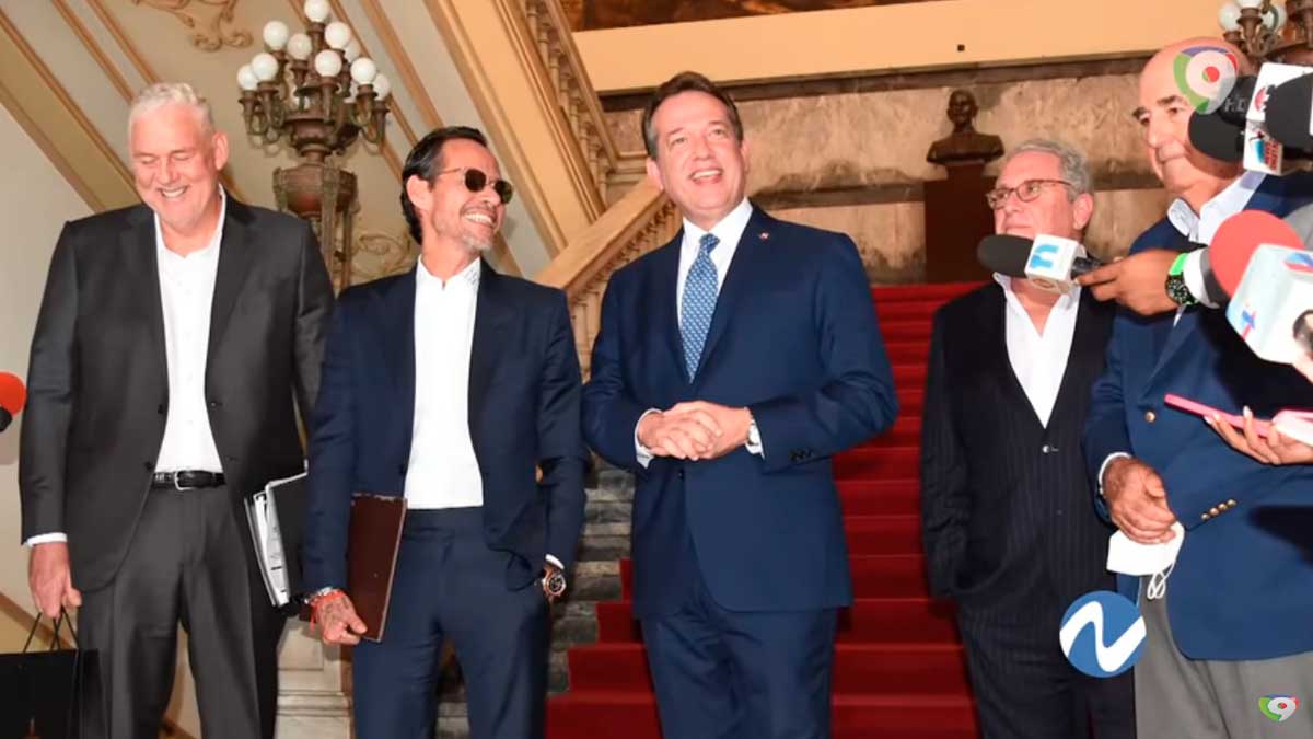 La Foto-Crónica: Marc Anthony en el palacio Nacional y las deportaciones de haitianos| Nuria