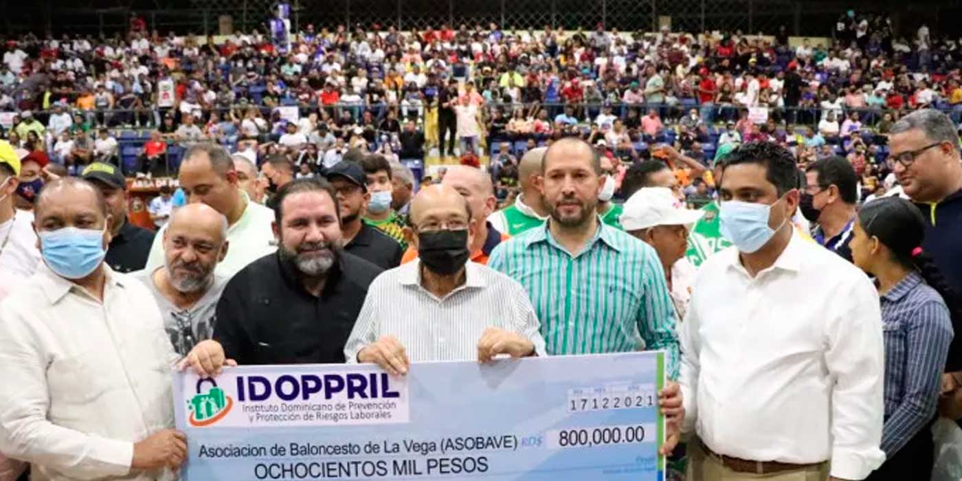 Con charlas de prevención y aporte de 800 mil pesos expresan apoyo a torneo de Baloncesto Superior 2021