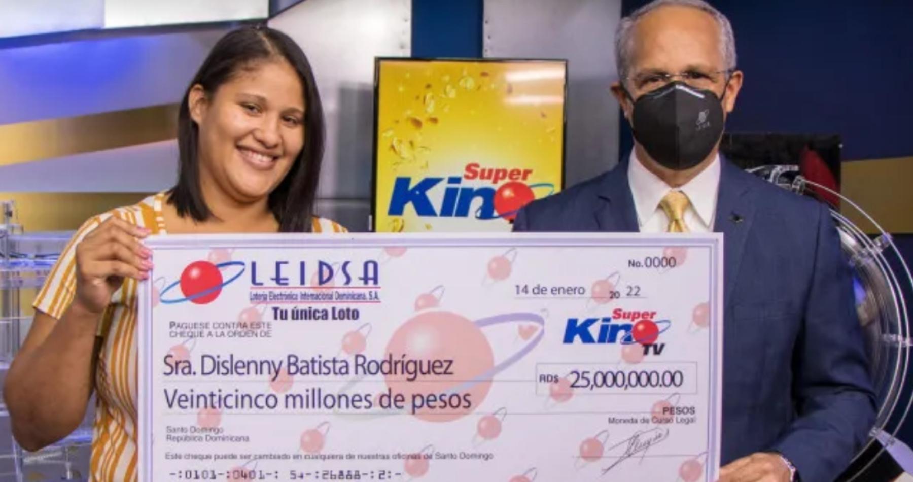 Joven se gana 25 millones en la lotería