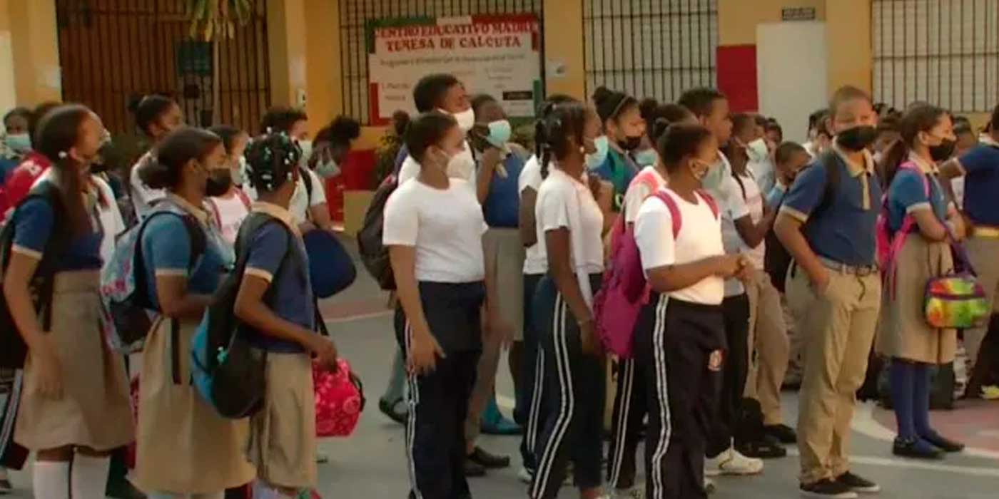 Miles de alumnos no reciben clases este viernes por paro de la ADP