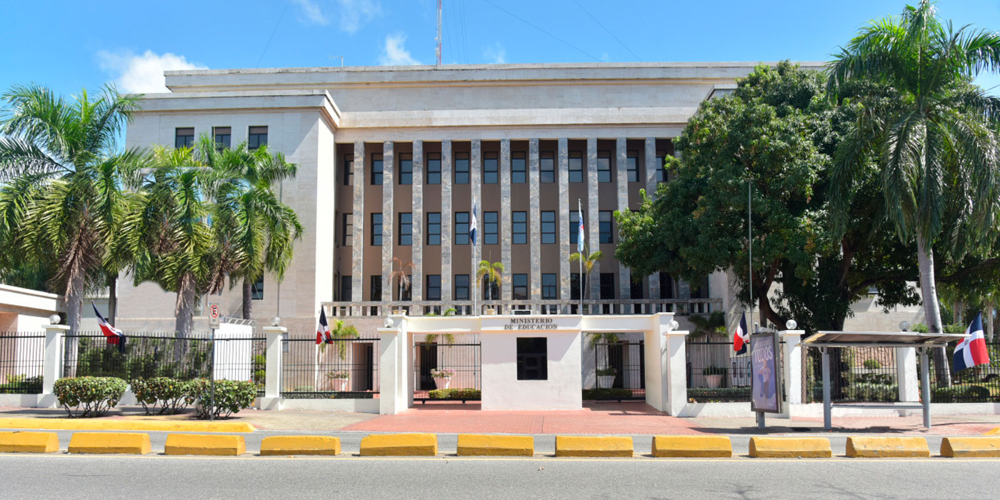 Gobierno hizo el llamado al reinicio de docencia este lunes 18