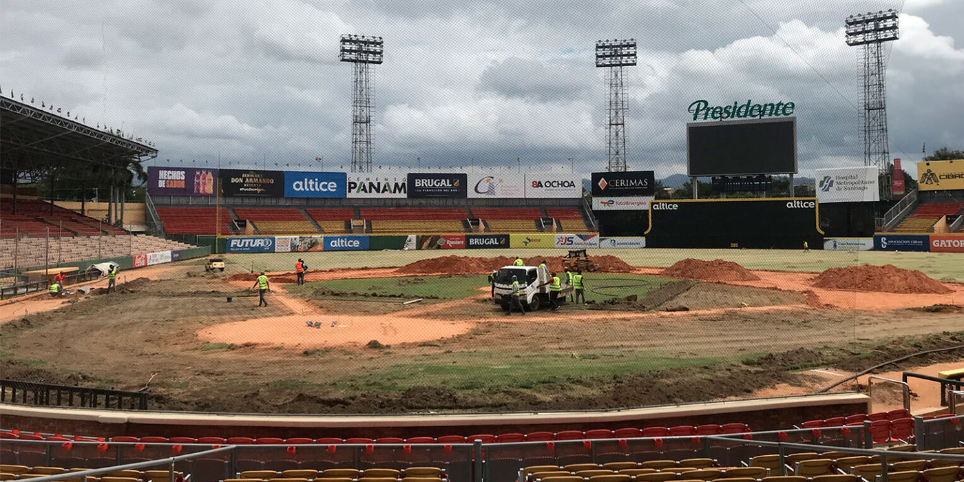 Águilas esta remodelando el terreno de juego del Estadio Cibao