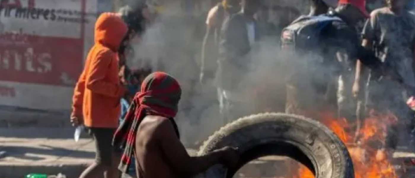 Niños en medio de guerra en haití