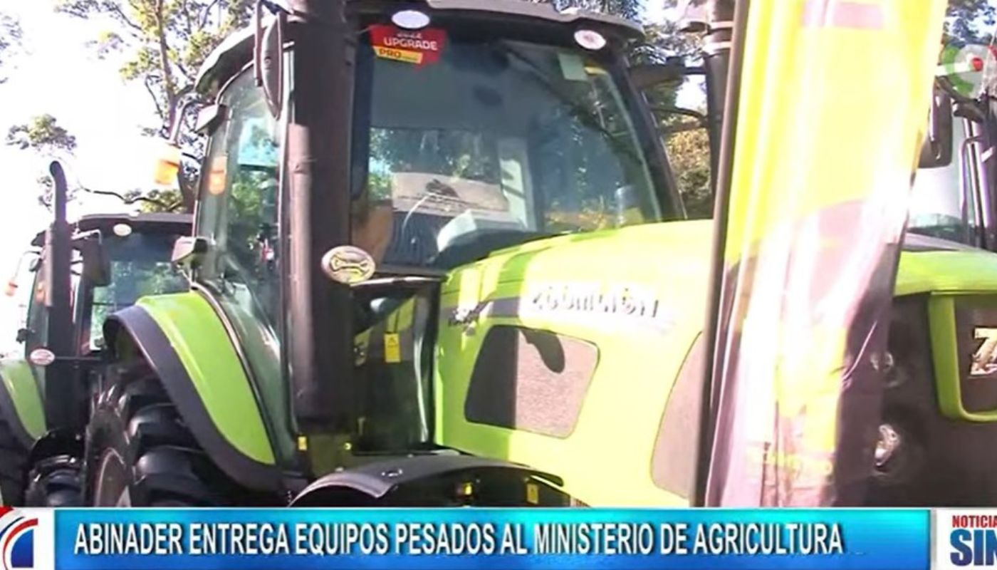 Abinader entrega 235 maquinarias al Ministerio de Agricultura/Primera Emisión SIN