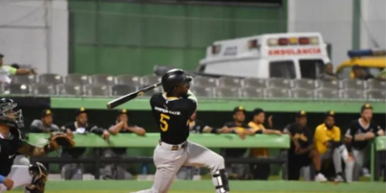 Águilas ganan a Estrellas 6-1 y se acercan al primer lugar