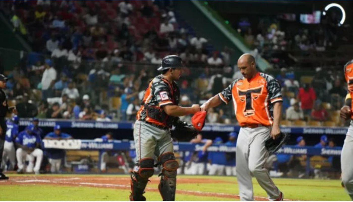 Navarro y Valdés guían triunfo Toros sobre el Licey