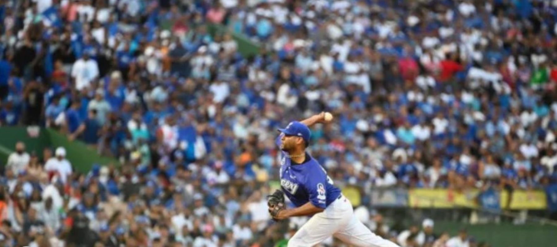 Rogers y Alcántara encabezan blanqueada del Licey sobre las Estrellas