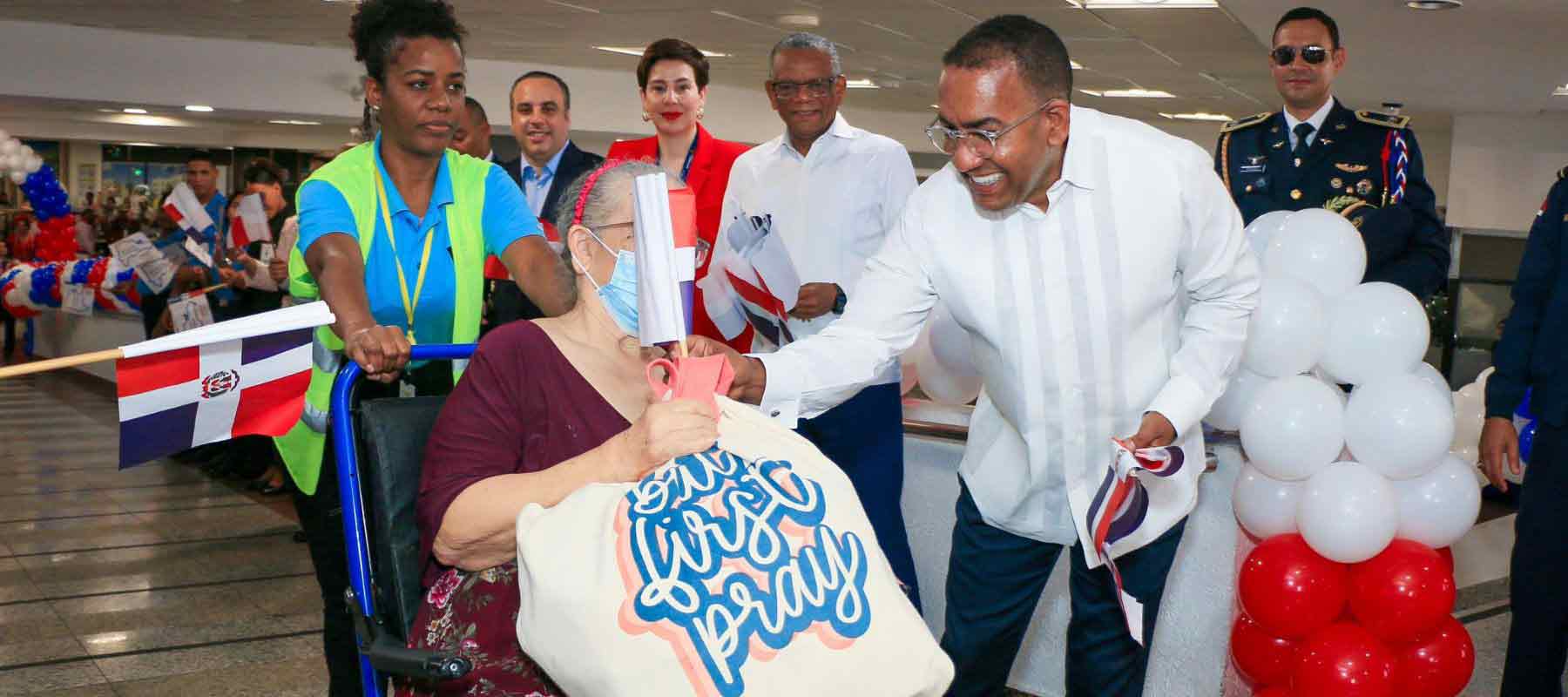 Cálida-bienvenida-a-la-diáspora-en-el-Aeropuerto-AILA