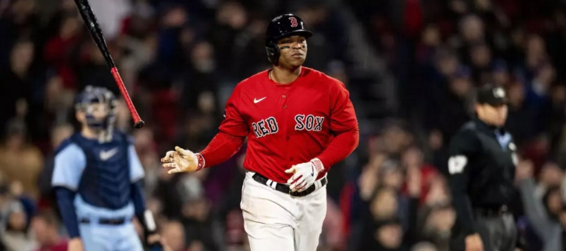 Devers y Guerrero Jr conectan HR en barrida de Boston