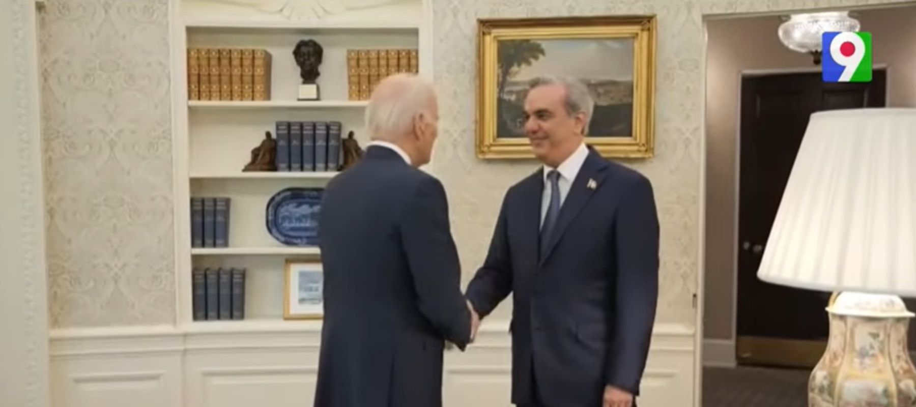 Durante su visita más reciente a la Casa Blanca, Luis Abinader exhibió una notable conexión con su contraparte de Estados Unidos, Joe Biden.