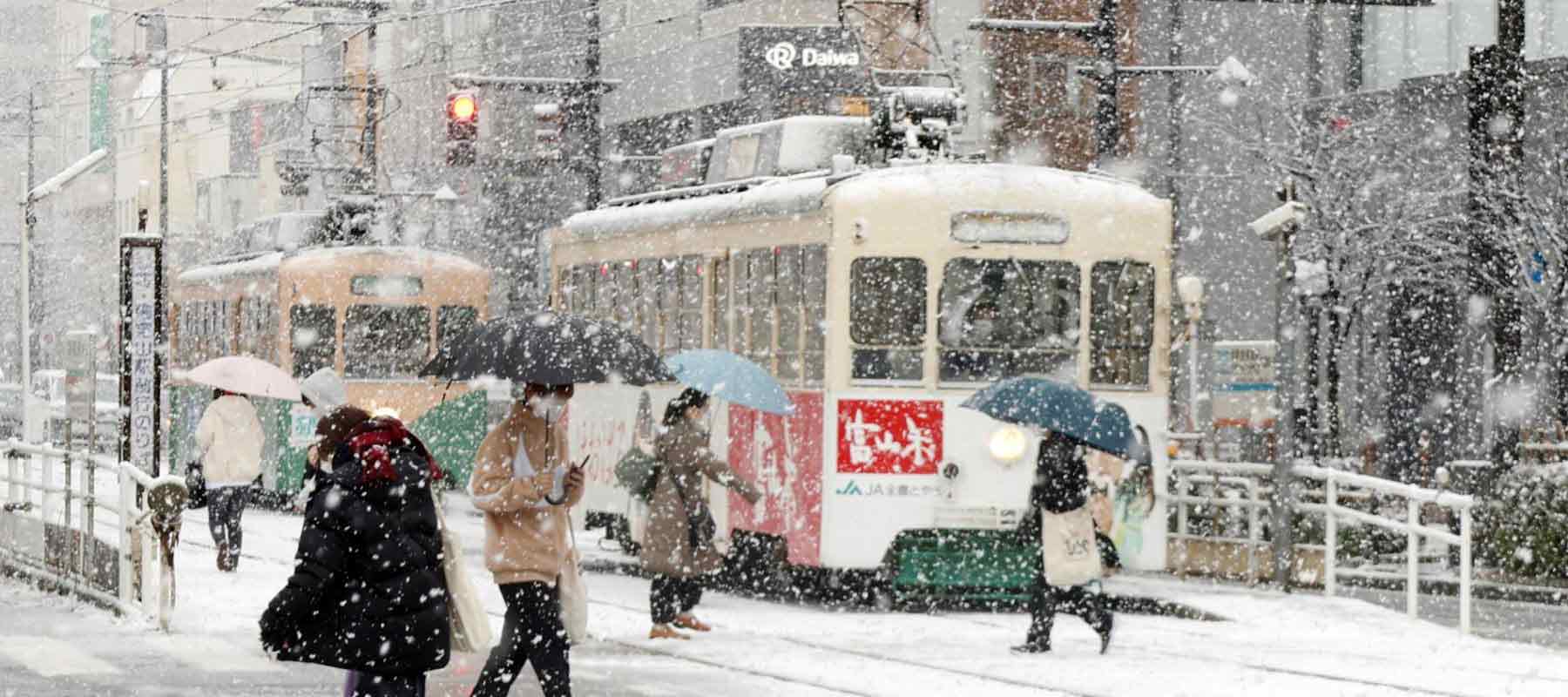 Fuertes-Nevadas-Paralizan-el-Centro-de-Japón-y-Causan-Caos-en-Transporte-y-Carreteras