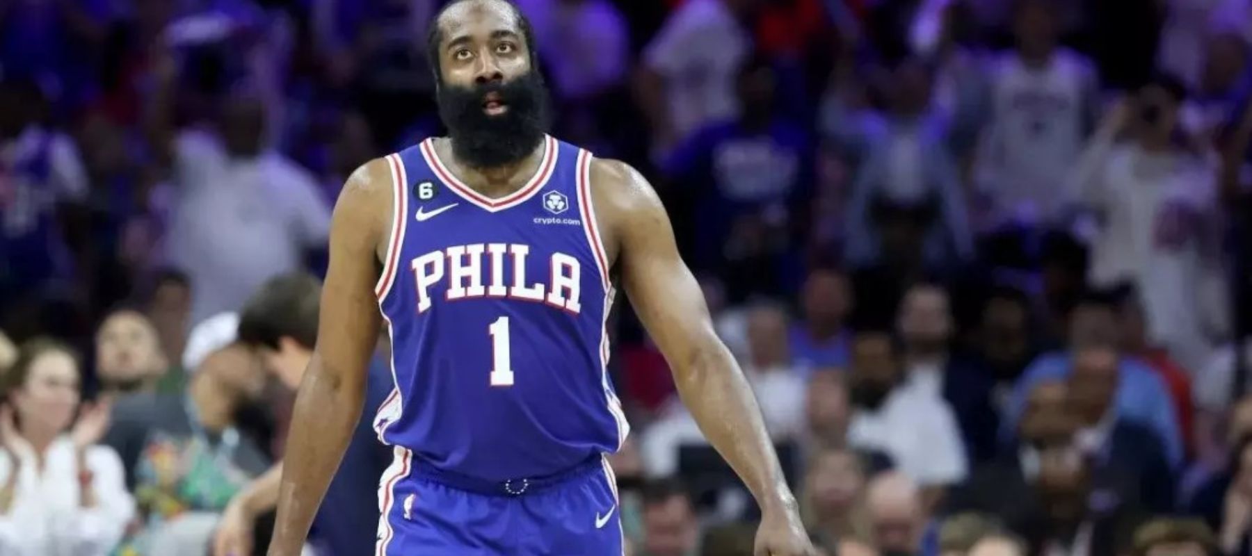 Harden anota 42 y los Sixers empatan su serie