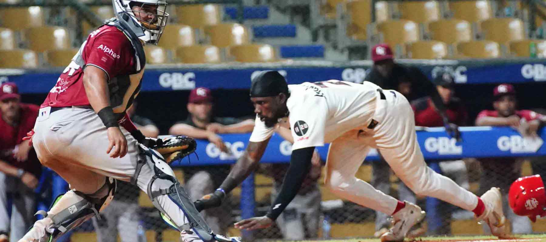 Los-Leones-del-Escogido-se-acercan-a-la-final,-los-Gigantes-del-Cibao-buscan-remontar