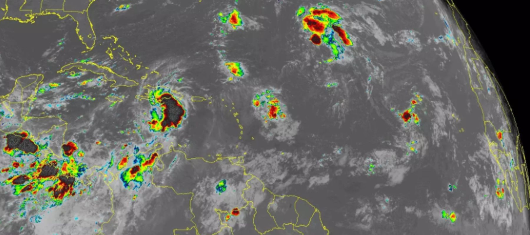 Los vientos máximos sostenidos de la tormenta Franklin aumentan de 65 a 75km/h