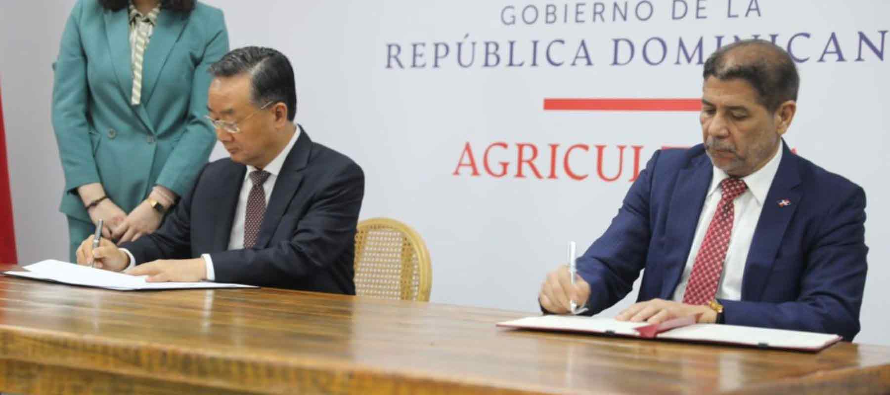 Ministros-de-Agricultura-de-RD-y-China-firman-memorándum-de-cooperación